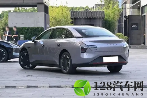 长安启源A06拿出诚意，配6C闪充+高规格悬架，小鹏M03接得住吗？-1