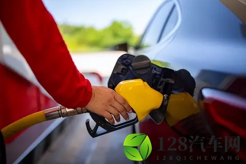 年内第七涨!车主请别慌,这些省油妙招和未来走势来帮你-2