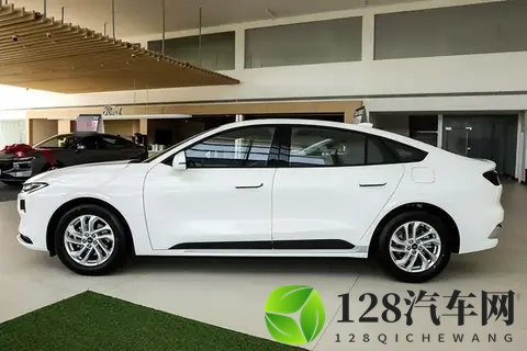 不到20万？这台合资中型车的性能比你想象的更狠-1