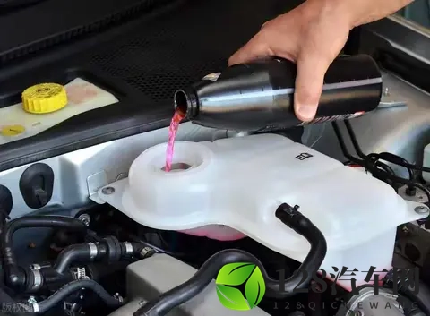 原车防冻液可以使用多少年?记住这2种情况,及时更换防冻液!-1