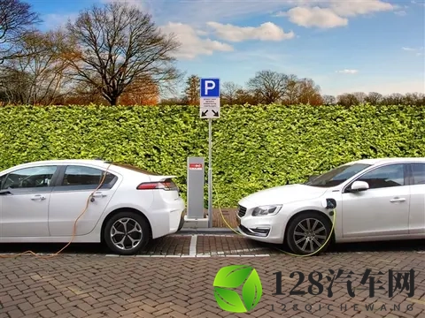 电车续航300公里 司机吐槽实际缩水近50%：4S店回应-1