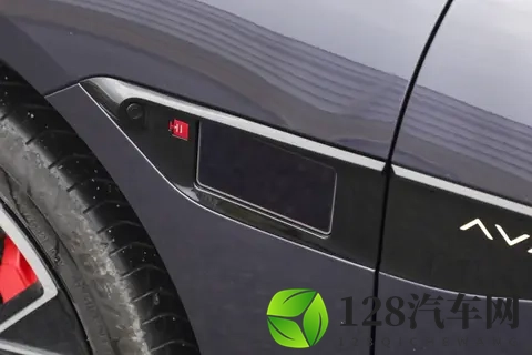 豪华车不能只看配置！阿维塔12四激光版「十新十二独」解析-2