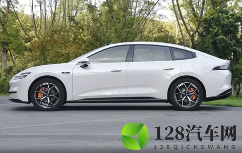 中大型车就1099万起售，还有两种动力，长安启源A06家用正合适-3