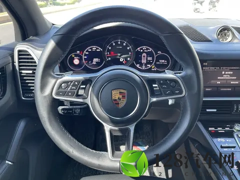 63万多拿下22年保时捷Cayenne，体验速度与豪华-2