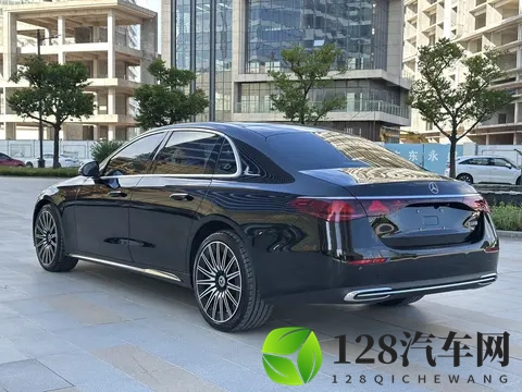 准新二手奔驰E级:2024款,1万公里,轻混动力依旧丝滑!-2
