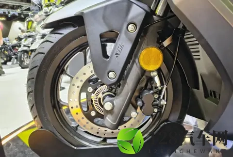 无极龙骨式踏板SR125 GTS米兰展亮相，水冷四气门+满配+十足战斗感-2