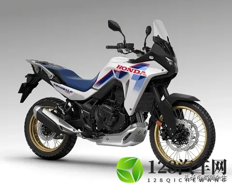 本田2026款携E-Clutch电控离合亮相，CB500四缸版明年入华？-1