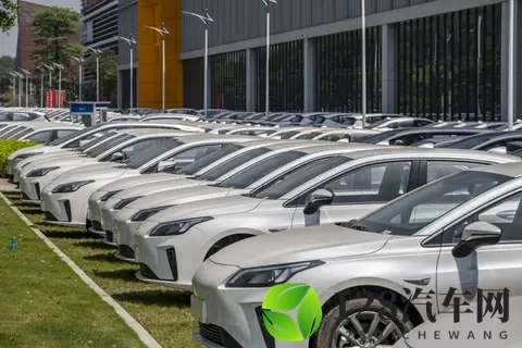 潍坊119辆新能源共享车仅84万成交,车龄超7年无人问津-1