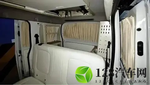 五菱之光新车型曝光，侧滑门 方盒子设计，带厨房和卧室，纯电动力-2