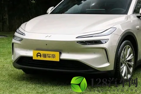 一年时间就生锈？吉利帝豪车主吐槽沐奕生活-1