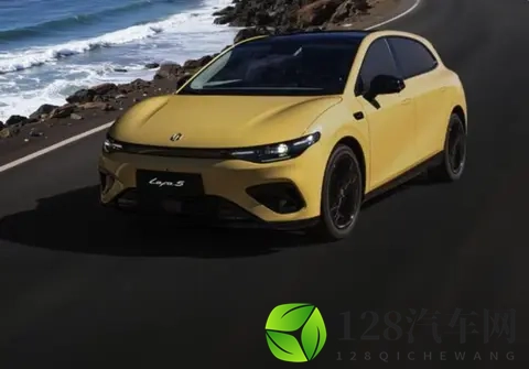 零跑A10曝光！疑似T03接班人，小车市场又要开卷了？-1