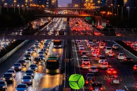 车轮上的城乡二元：破解北京车牌困局需向郊区倾斜-2