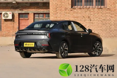 现在买燃油车,选它准没错!第三代领克 03 直接把性价比拉满-1