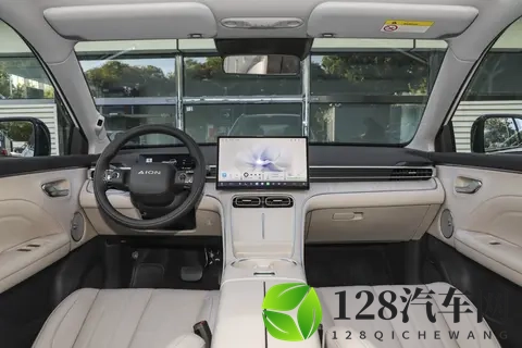 双动力 + 大空间！AION i60 家用 SUV 封神，14 万内无续航焦虑～-3