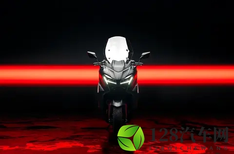 雅马哈TMAX推出25周年纪念版，这款“三缸踏板”怎么这么牛呢？-3