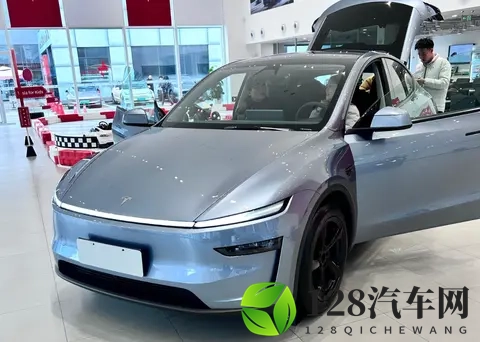 特斯拉Model Y长续航后驱,多花25万买大电池?-1