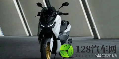 7980元买水冷150+ABS+TCS？这款平踏板把小排量配置卷到新高度！-2