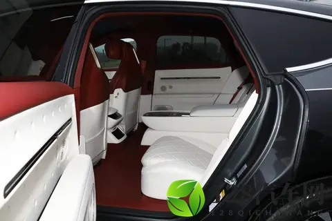 试驾阿维塔12,3020mm轴距+65L车载冰箱,空间配置都拉满-2