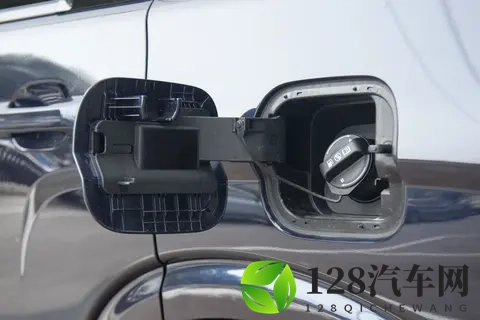 帕里斯帝：27 万多带按摩座椅，续航能跑 1000 公里-3