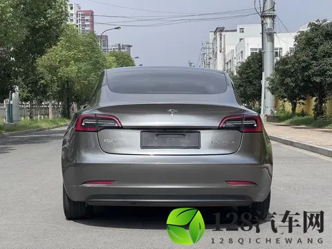 10万出头，圆你特斯拉梦！Model3代步通勤值不值？-1
