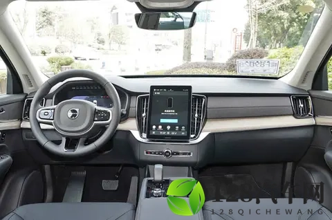 售价6389万起_配置调整 2026款沃尔沃XC90上市-1