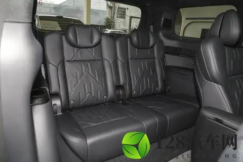 宜商宜家新选择！极氪 009 六座行政版实力与福利兼备-3