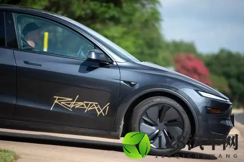 Robotaxi商业化：规模、成本与责任的“三重门”-2