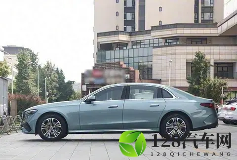 【E汽车】全新奔驰E级上市，经典版售4299万元起-1