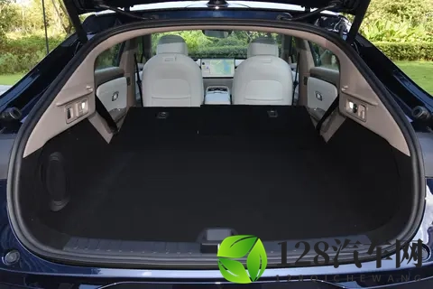 岚图泰山：华为智驾，纯电350km续航，3799万起售-1