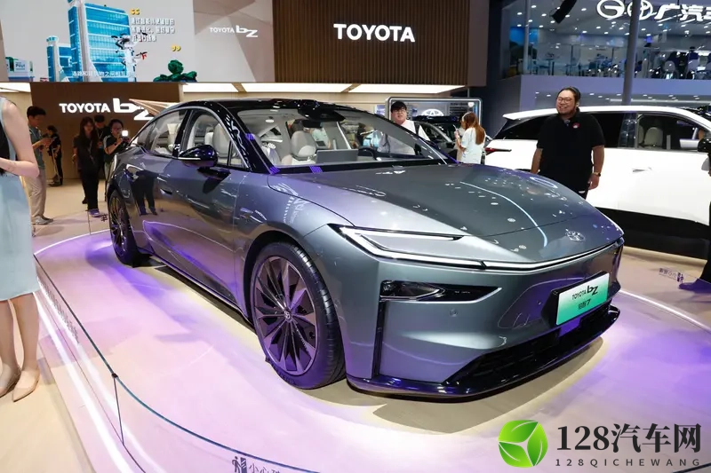 广汽丰田铂智7搭载鸿蒙座舱，定位20万级！-1