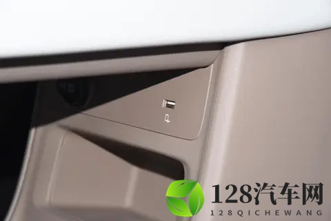 红旗品牌战略升级,三大矩阵首次联袂登陆广州车展-1