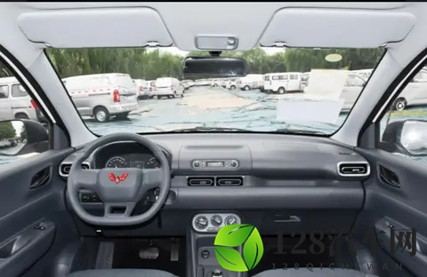 548万起!全新五菱宏光燃油版上市,7座+15L超实用-3