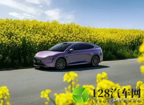 华为与奇瑞合作的智界R7累计交付量突破10万台,10月单月交付破万-2