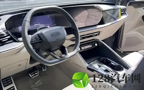 全新国产奥迪Q5L实车内饰曝光，采用家族化设计-1