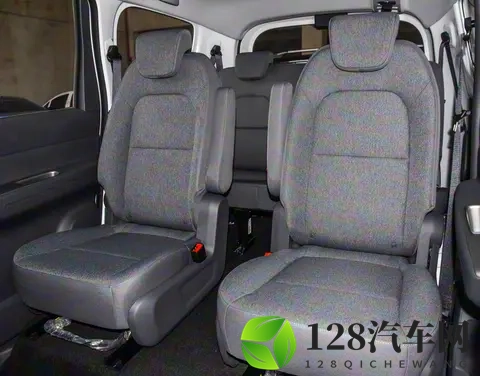 新款五菱宏光家族上市,还能再续“神车”传奇吗?-1