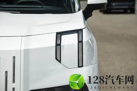 极氪009：国产高端MPV的崛起，比库里南还霸气？-1