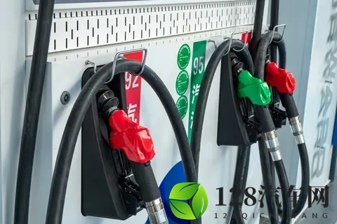 油价今晚涨5元！车主连夜排队，背后3个真相扎心了-2