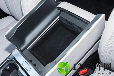 纵横 G700 实测：46 秒破百 + 970mm 涉水，这 SUV 真能 “游泳”？-2