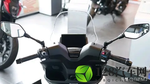 目前150平踏，好像只能推荐五羊本田NWT150！-3