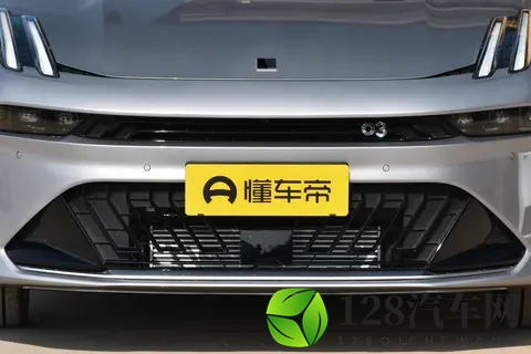 1038 万起，这款新车配置拉满，年轻人买车可以看-2