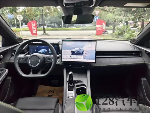 领克03准新车,紫色战衣,圆你赛道梦!-3