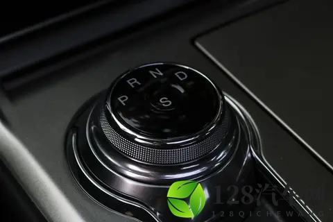 自动驻车和电子手刹有什么区别？老司机：这都不懂别开车了-3