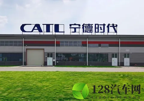 车企扎堆求货，何小鹏直言“跟电池厂商老板都喝过酒了”！动力电池产能又吃紧，购置税即将退坡是主因？-1