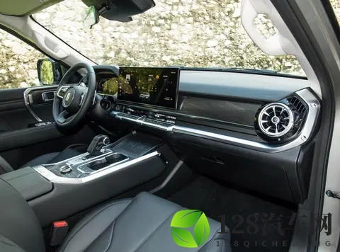 又一国产硬派SUV，最小离地间隙224mm，升级智驾座舱，2498万起-1