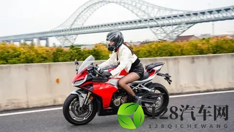 骑上四缸仿赛去兜风—与生活和解的最好方式-2