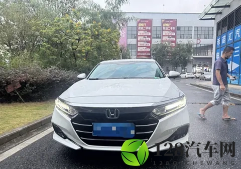 南宁街头那辆白雅阁的故事，开五年还能卖出这个价？-1