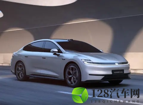 产品力、价值感均越级，长安启源A06 1099万起售-3