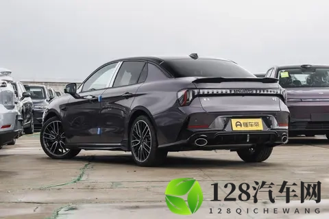 领克03 2026款 20TD AT Ultra:紧凑型燃油轿车的全能表现-1