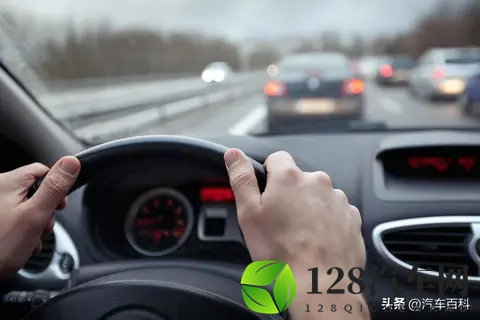 为什么说开车犹豫是大忌，有很大的安全隐患？-2