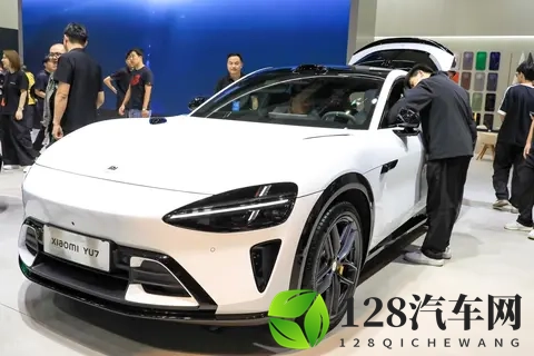 小米SU7街头起火，新能源汽车安全引深思-1